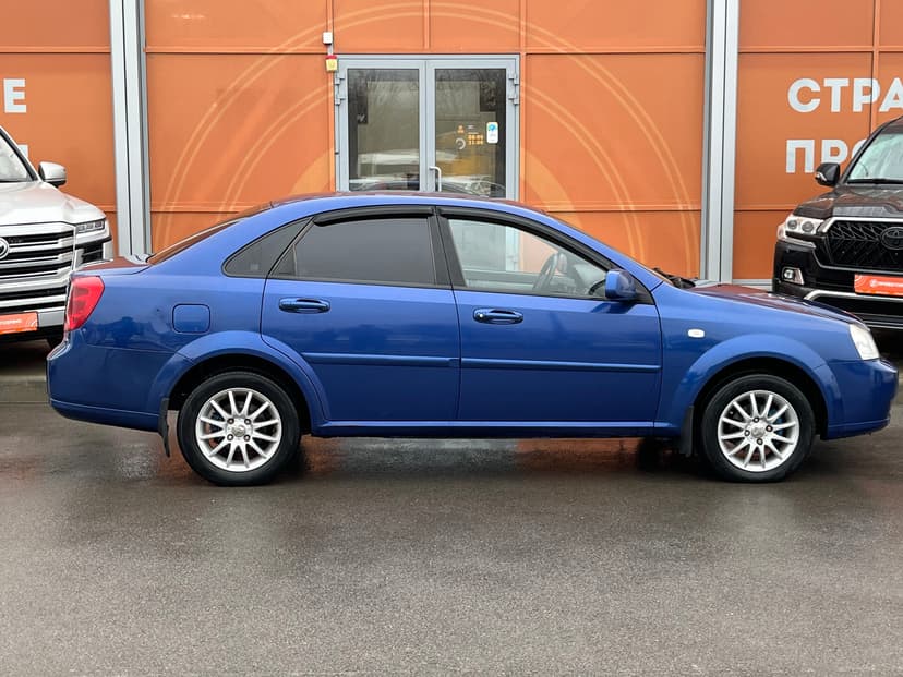 chevrolet-lacetti-2010-680-3