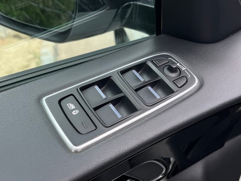 jaguar-f-pace-2016-31-21