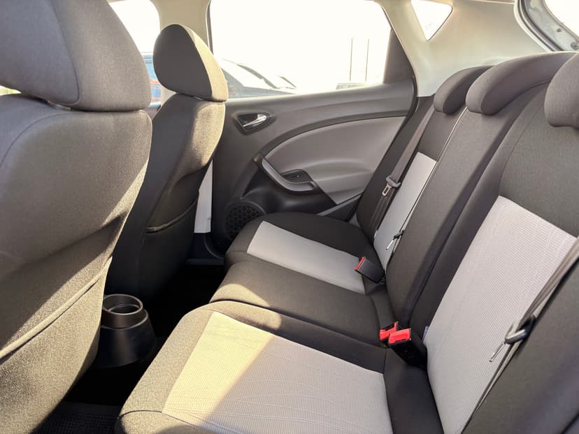 seat-ibiza-2012-367-18