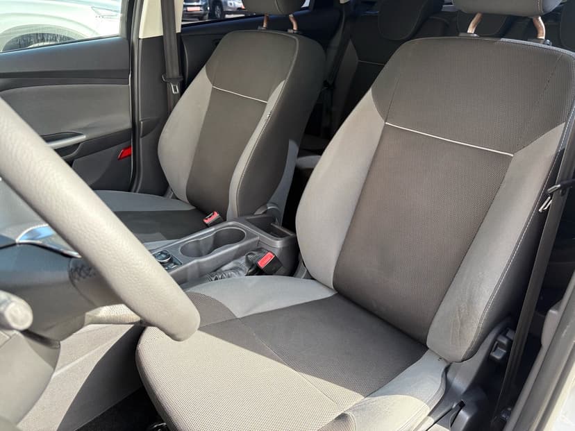 ford-focus-2013-111-20