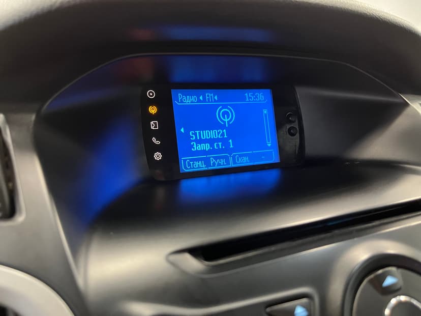 ford-focus-2012-25-14