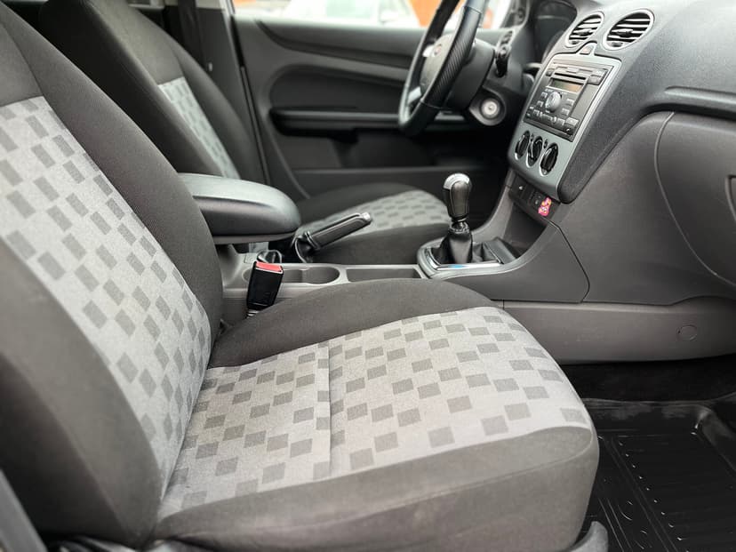 ford-focus-2007-762-17