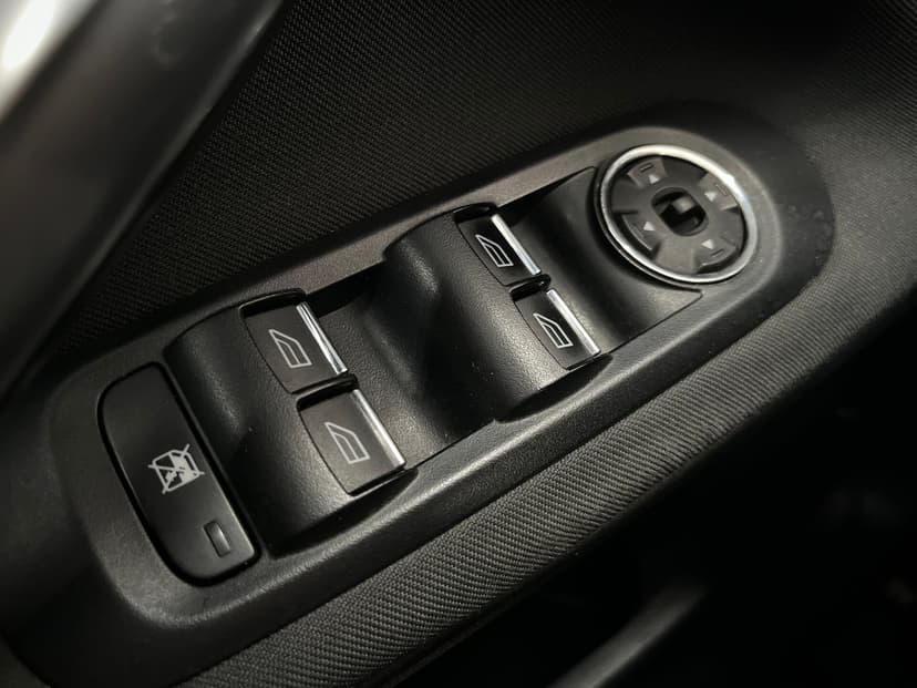 ford-mondeo-2012-1021-18