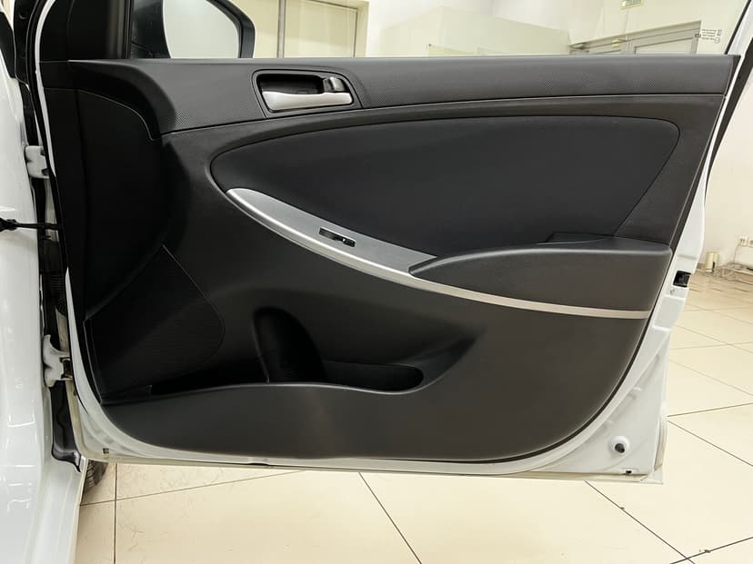 hyundai-solaris-2016-505-25