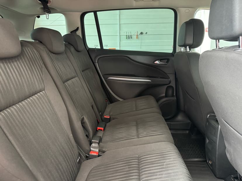 opel-zafira-2013-121-27