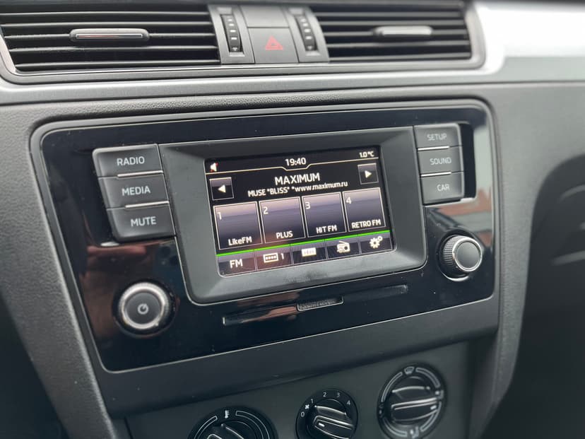 skoda-rapid-2017-873-13