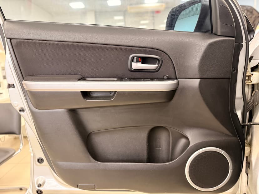 suzuki-grand vitara-2011-746-21