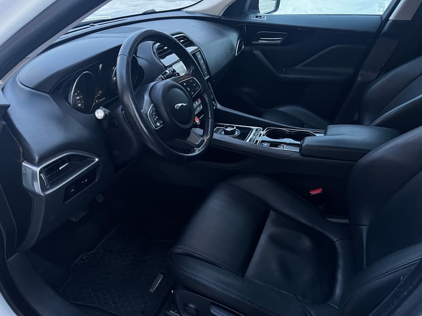 jaguar-f-pace-2016-31-22