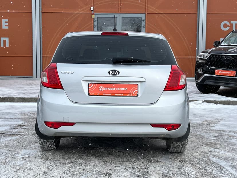kia-ceed-2010-1006-5
