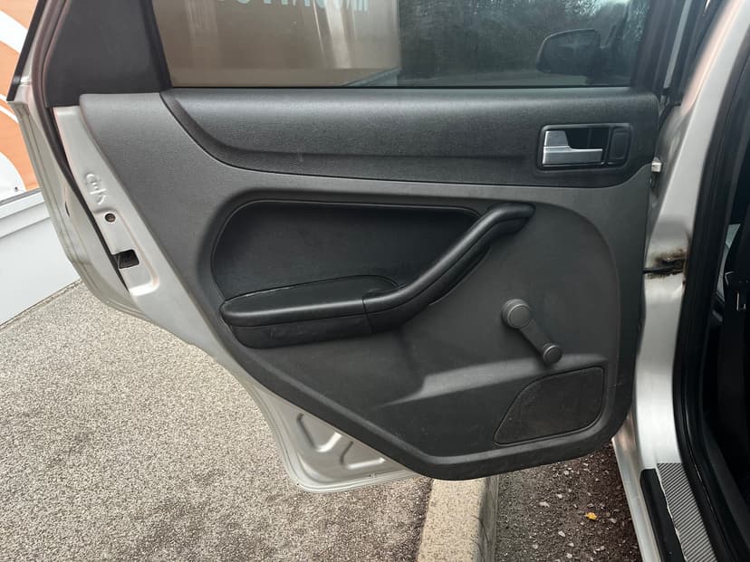 ford-focus-2007-594-15