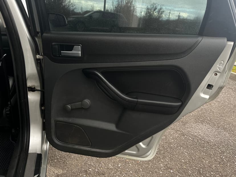 ford-focus-2007-594-17