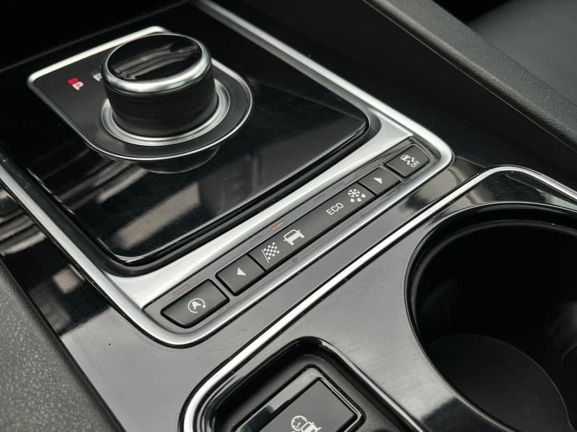 jaguar-f-pace-2016-31-12