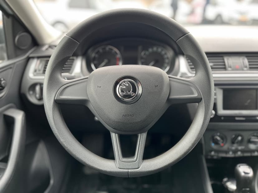 skoda-rapid-2017-873-11