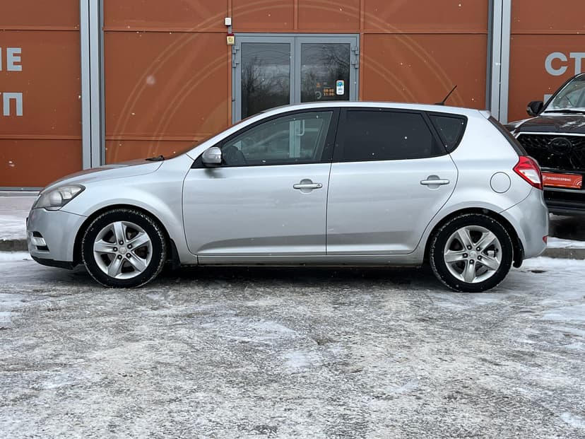 kia-ceed-2010-1006-7