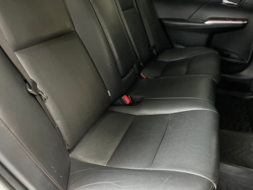 toyota-camry-2012-1224-26