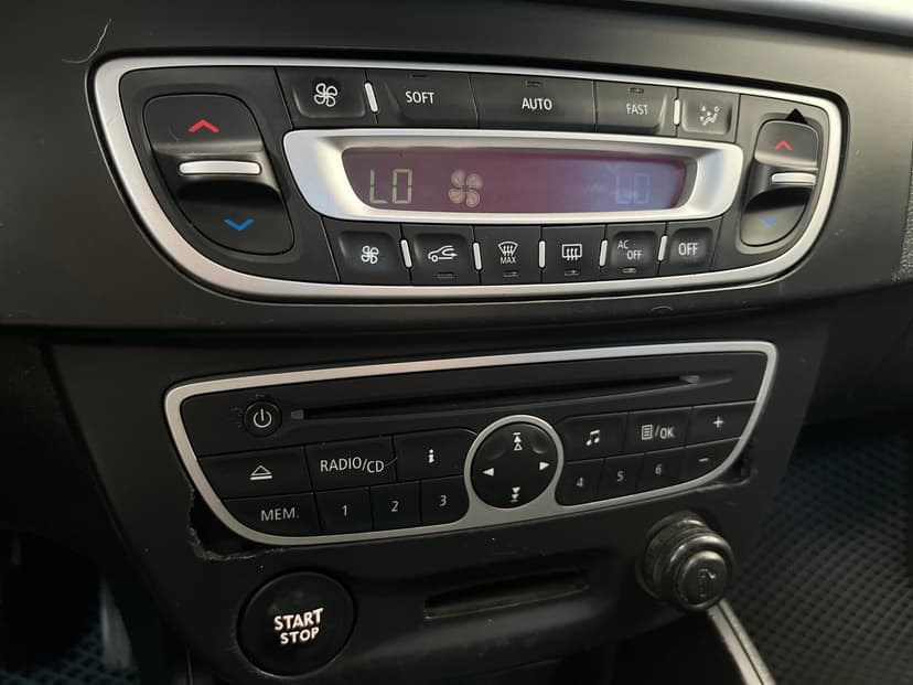 renault-fluence-2012-1398-12