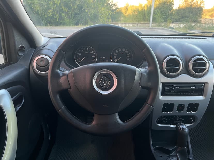 renault-logan-2013-62-9