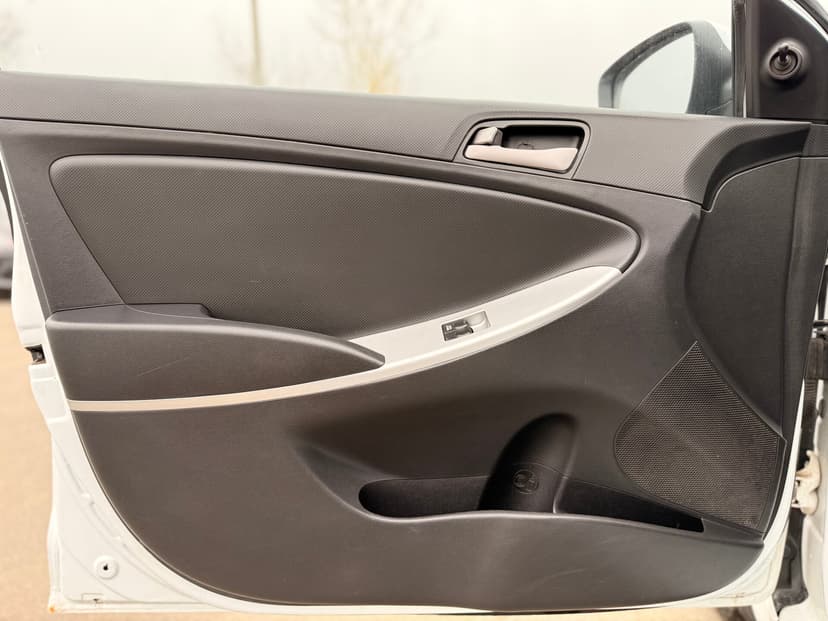 hyundai-solaris-2014-508-17