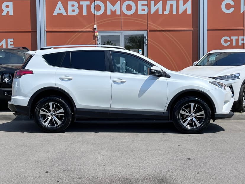 Toyota RAV4 с пробегом, 2019 год, Волгоград, 2.2 дизель, Автомат - вид 4