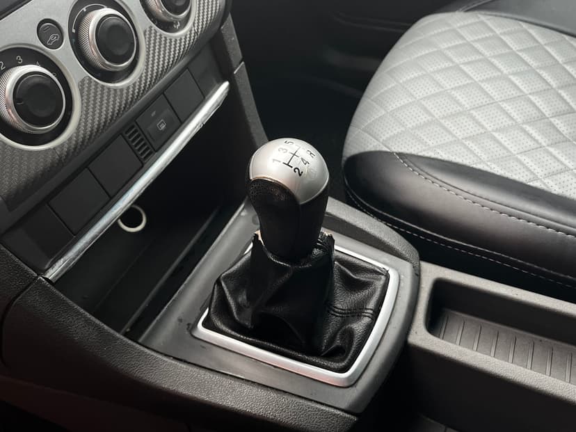 ford-focus-2007-594-12