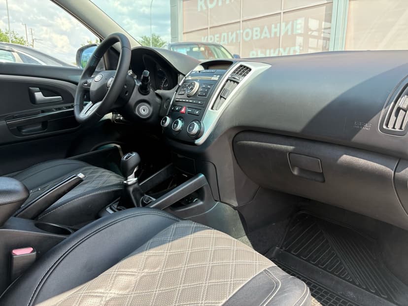 kia-ceed-2011-132-22