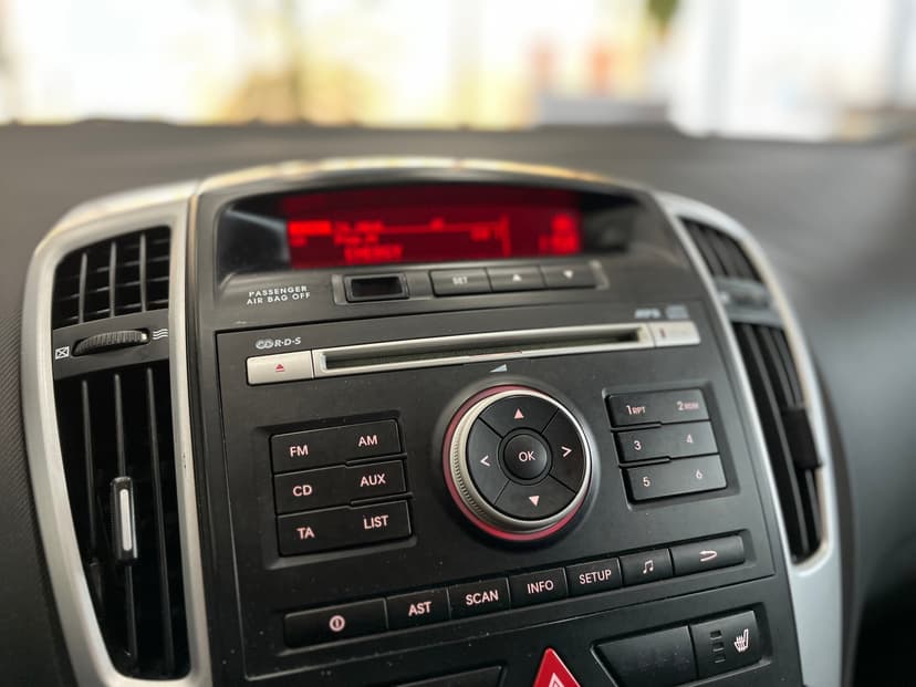 kia-ceed-2010-1006-12