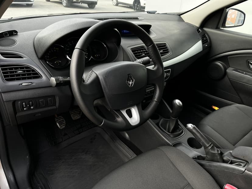 renault-fluence-2011-982-16