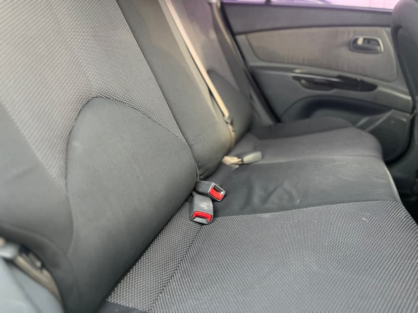 kia-rio-2011-1011-21