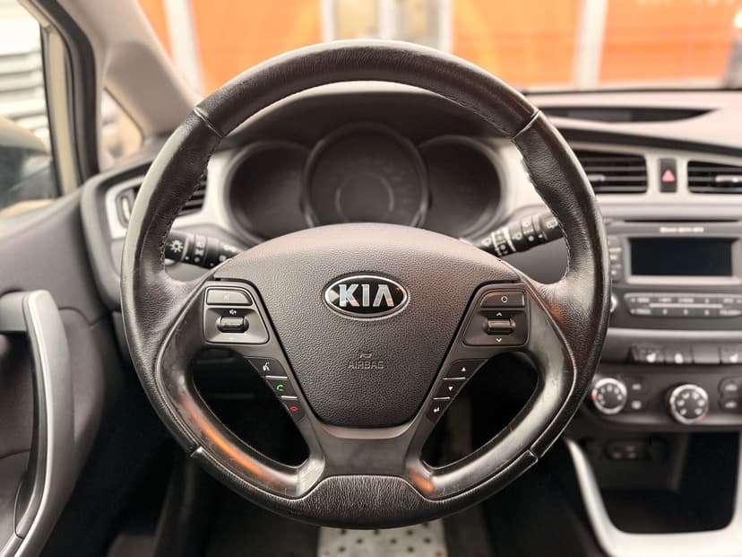 kia-ceed-2015-760-11