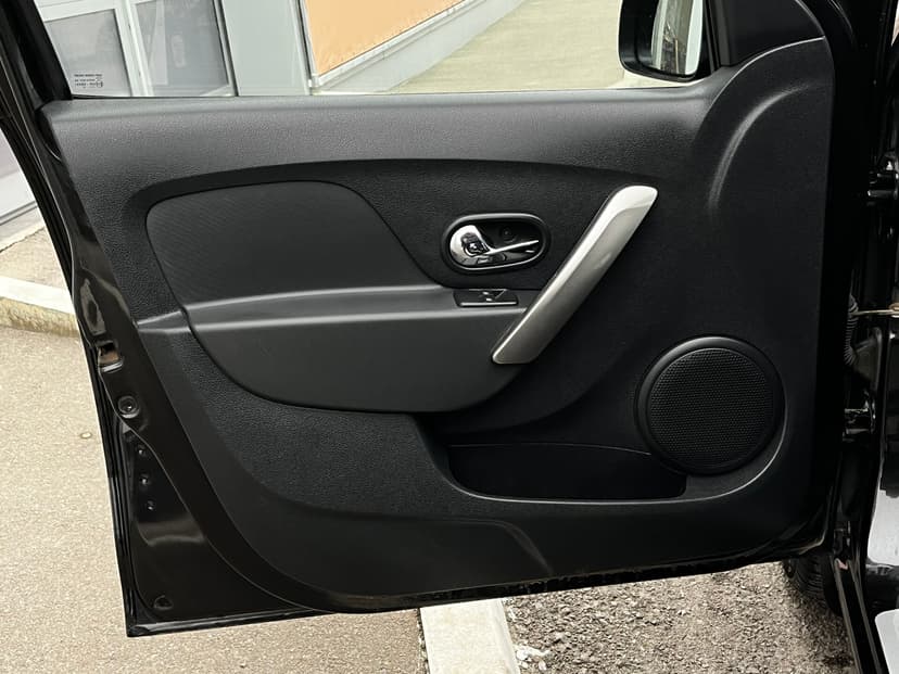 renault-logan-2015-769-13