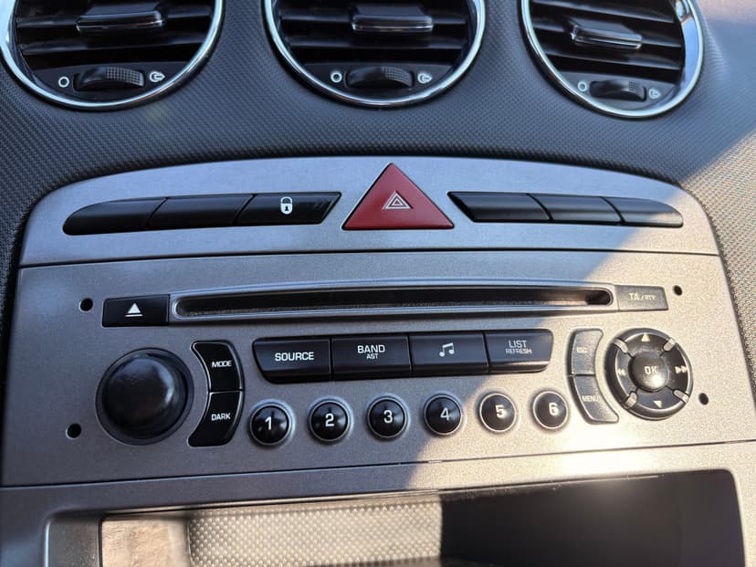 peugeot-308-2011-493-14