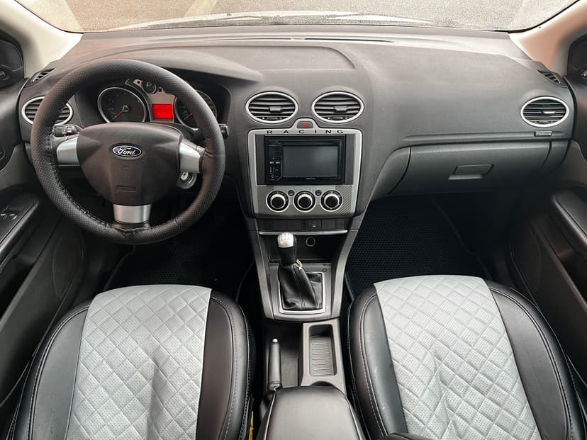 ford-focus-2007-594-8