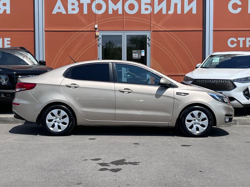 KIA Rio с пробегом, 2015 год, Волгоград, 1.6 бензин, Механика - вид 4