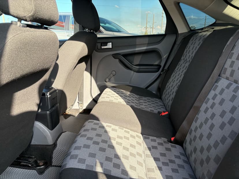 ford-focus-2008-149-23