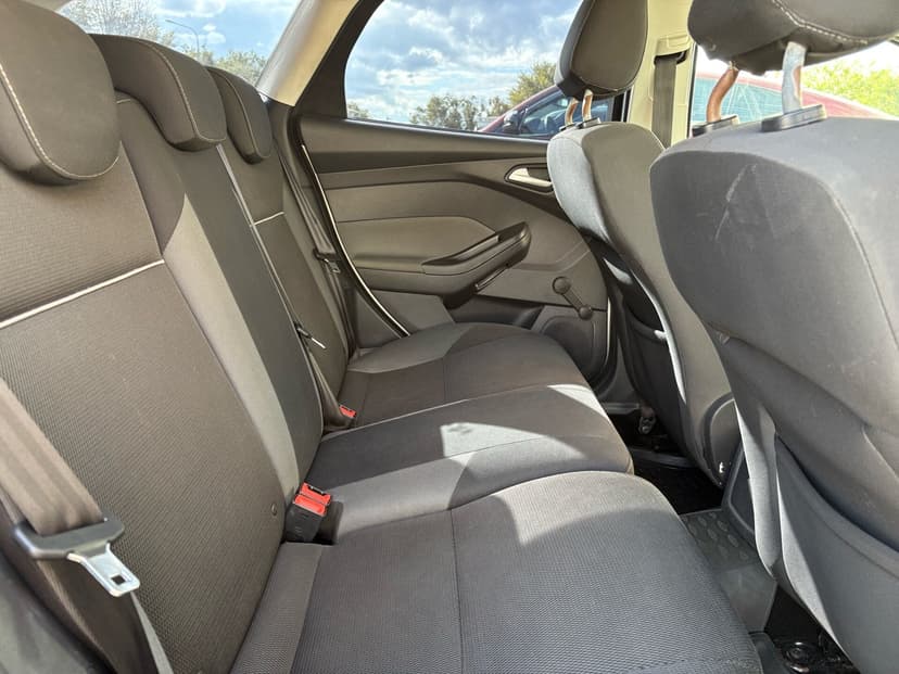 ford-focus-2013-111-23