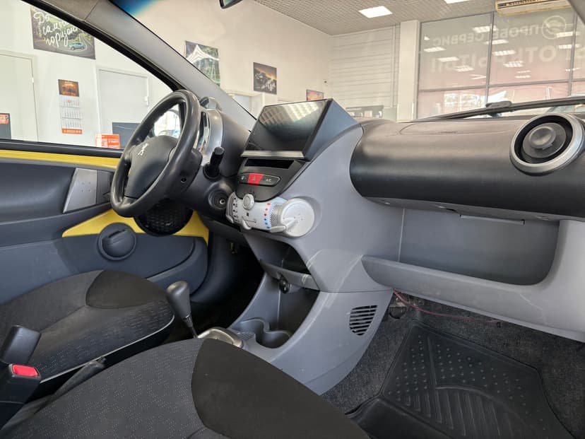 peugeot-107-2011-156-17