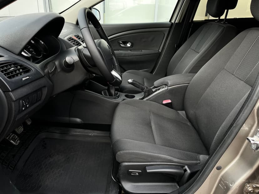 renault-fluence-2011-982-17