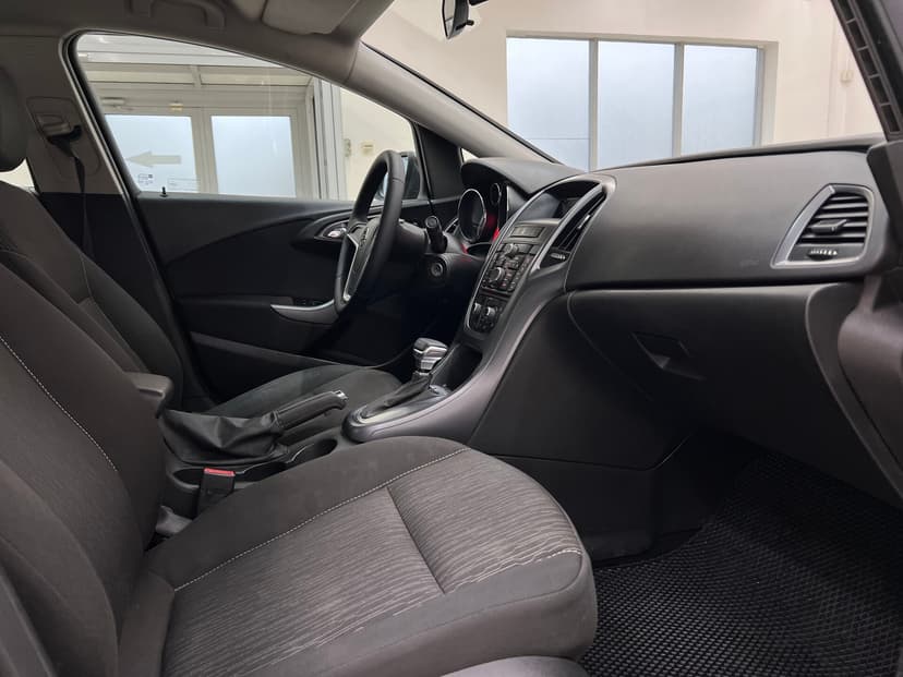 opel-astra-2013-811-24