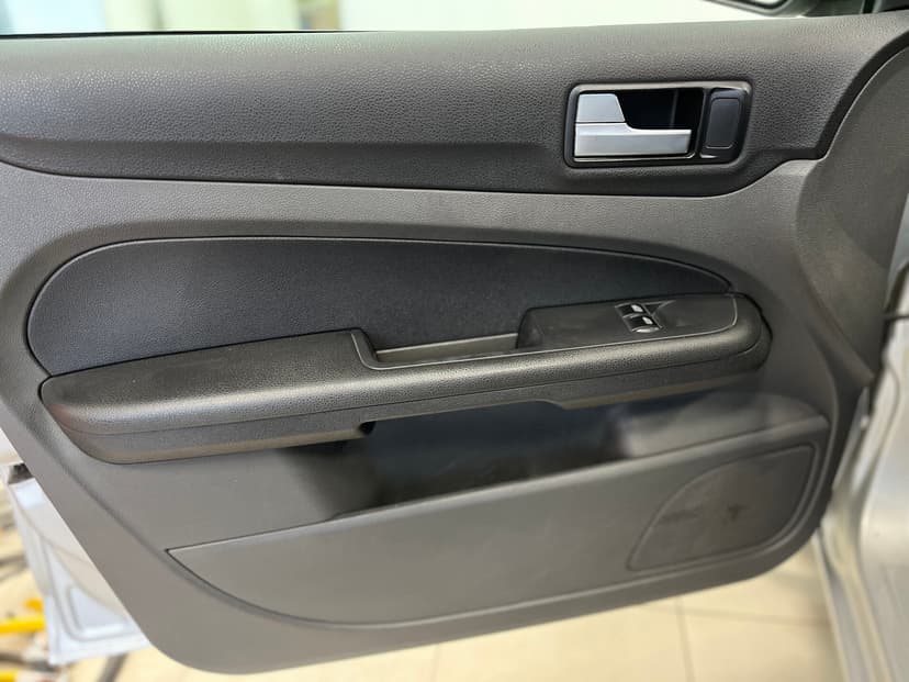 ford-focus-2006-669-17