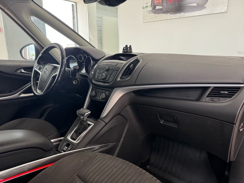 opel-zafira-2013-121-10