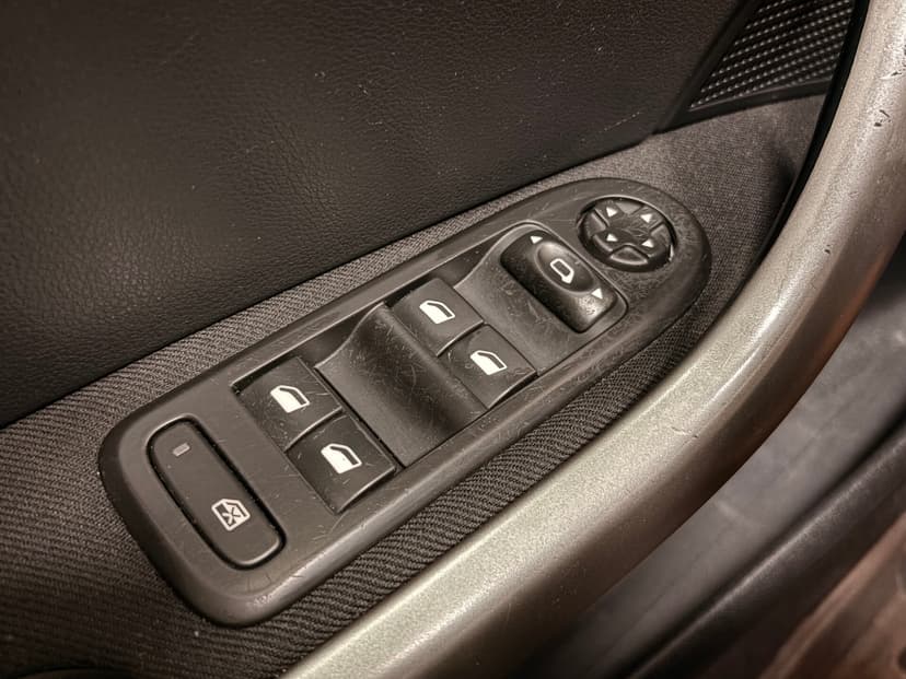 peugeot-408-2012-432-17