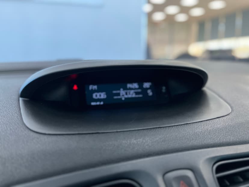 renault-fluence-2012-1398-11