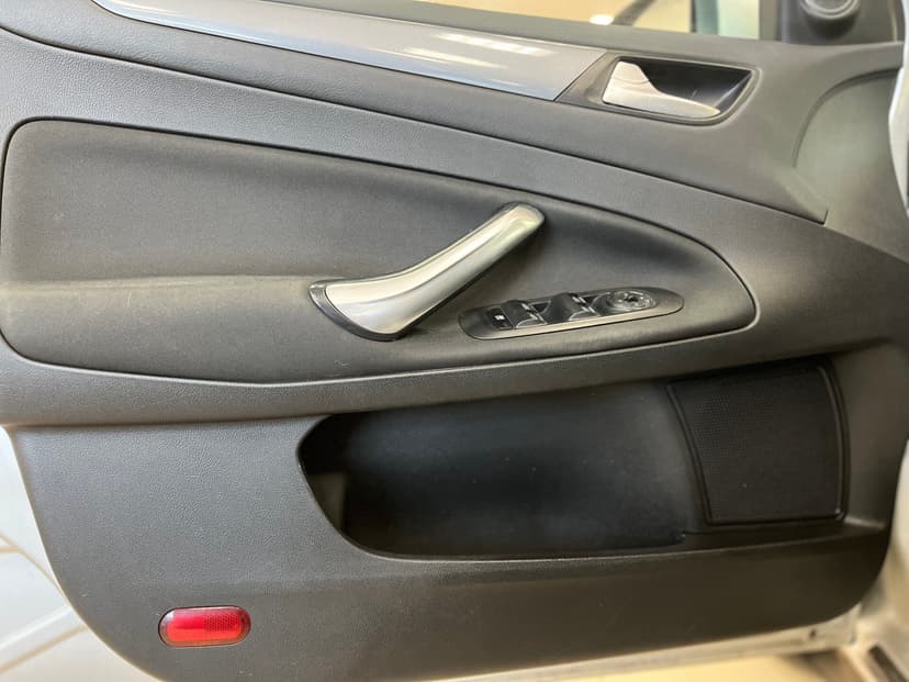 ford-mondeo-2012-1021-22