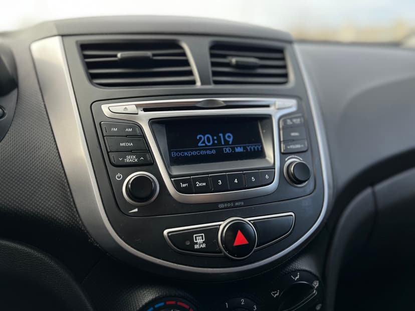 hyundai-solaris-2016-1350-13