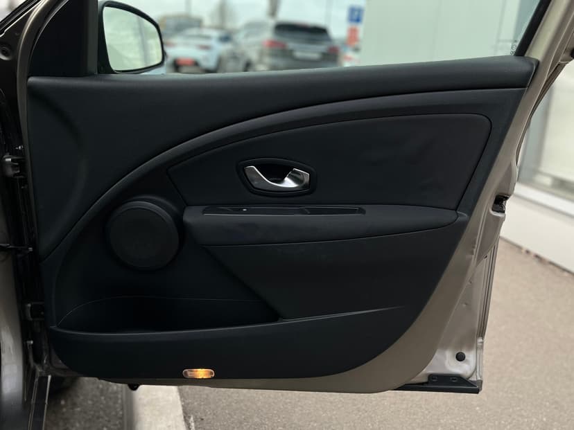 renault-fluence-2011-982-22