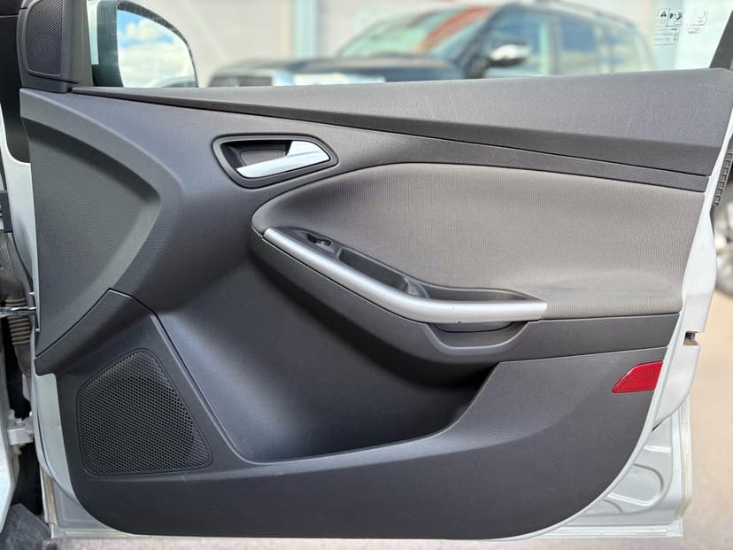 ford-focus-2013-111-25