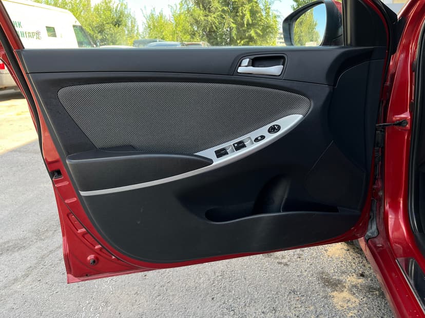 hyundai-solaris-2013-71-13