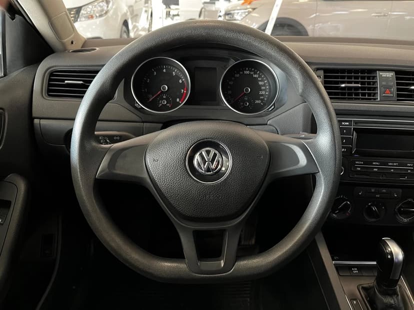 volkswagen-jetta-2015-390-11
