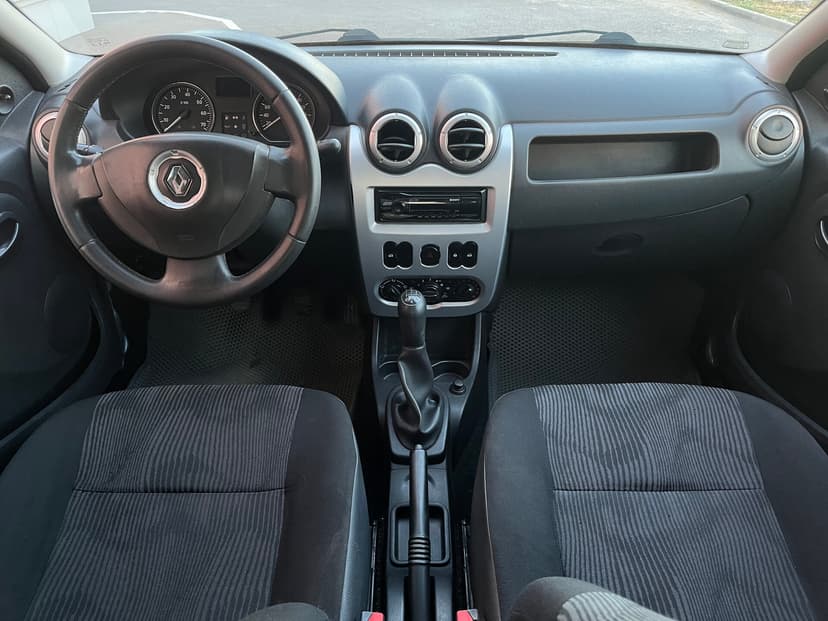 renault-logan-2013-62-8