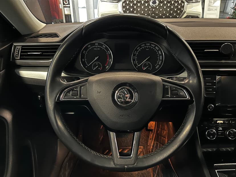 skoda-superb-2019-819-10